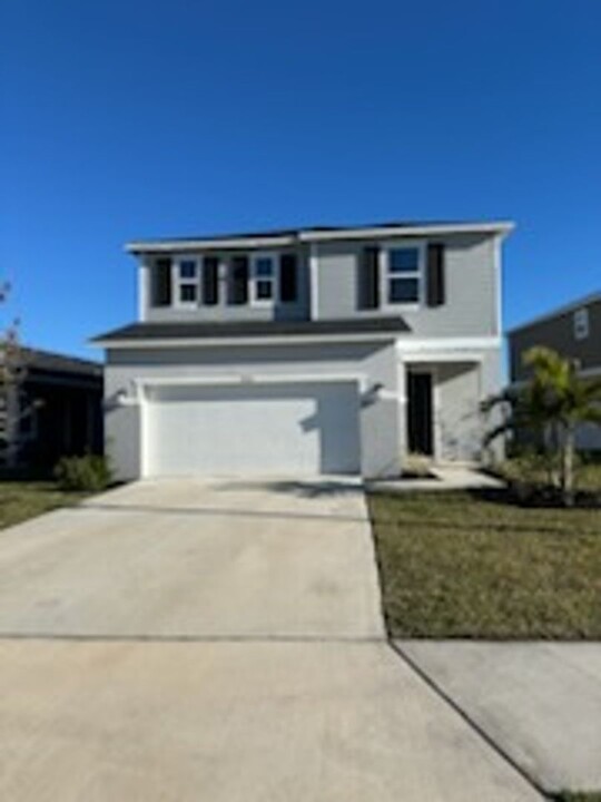 9395 Sandy Bluffs Circle in Parrish, FL - Building Photo