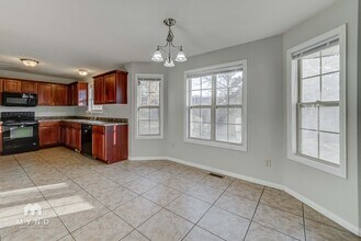 112 N Peach Brook in Nixa, MO - Foto de edificio - Building Photo