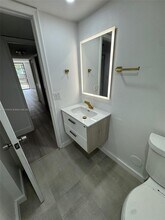 20860 San Simeon Way in Miami, FL - Building Photo - Building Photo