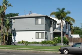 4437-4439 Hazeltine Ave in Sherman Oaks, CA - Building Photo - Building Photo