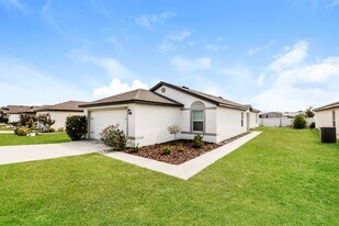 413 Kensington View Dr in Winter Haven, FL - Building Photo
