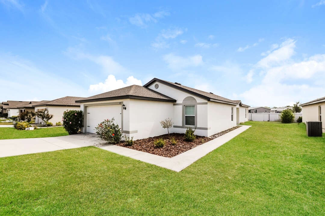 413 Kensington View Dr in Winter Haven, FL - Foto de edificio