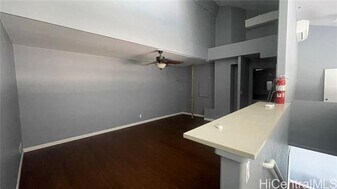 1088 Bishop St in Honolulu, HI - Building Photo