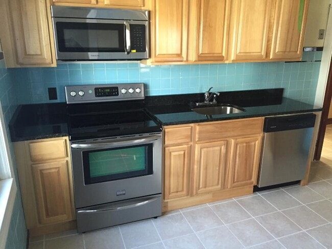 48 Oak St, Unit #2 in Dedham, MA - Building Photo - Building Photo