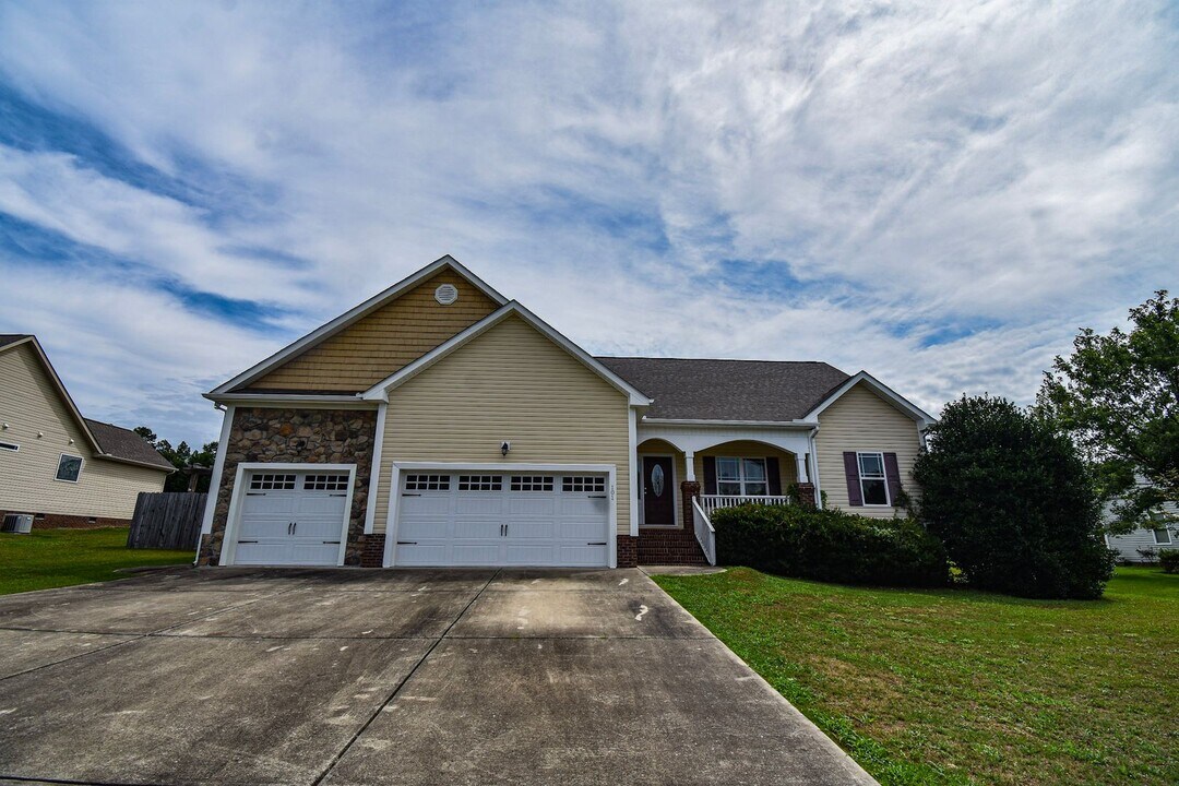 101 Jaylin Blvd in Spring Lake, NC - Building Photo