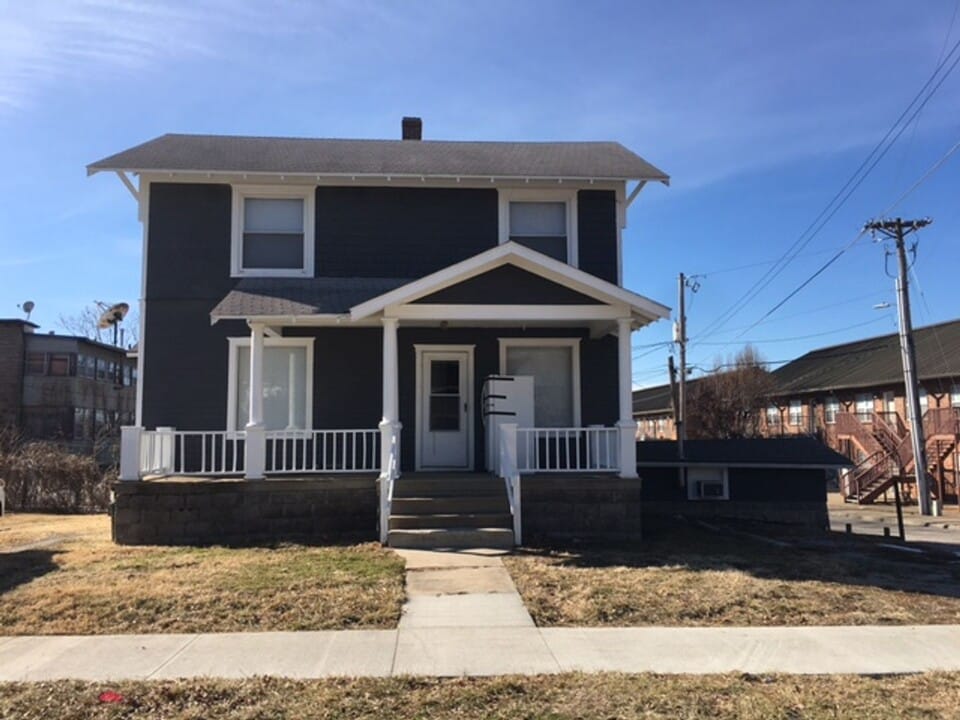 108 S College St in Warrensburg, MO - Building Photo