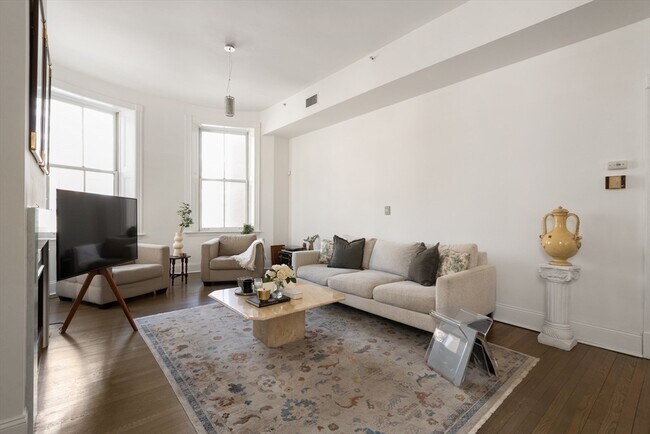 55 W Broadway, Unit 3 in Boston, MA - Building Photo - Building Photo