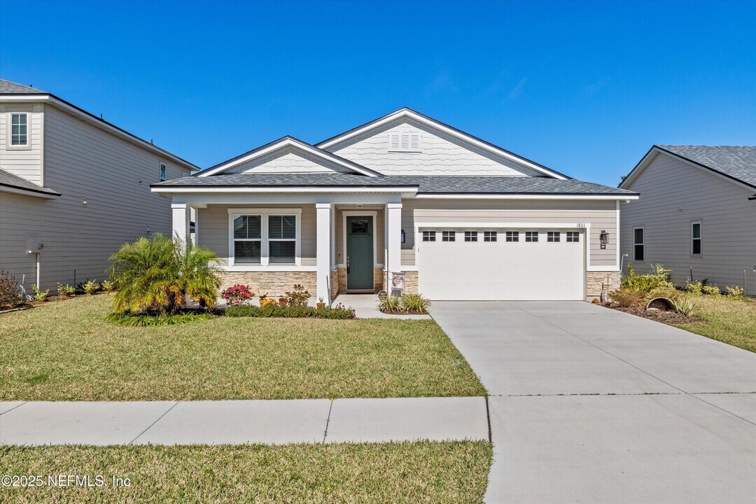 1861 Amberly Dr in Middleburg, FL - Building Photo