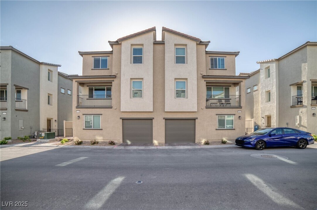 7003 Crimson Shadow St in North Las Vegas, NV - Building Photo