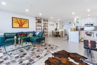 166 Harbor Dr-Unit -13C in Key Biscayne, FL - Building Photo - Building Photo