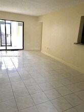 9415 Fontainebleau Blvd in Miami, FL - Building Photo - Building Photo