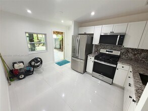214 NE 108th St in Miami, FL - Building Photo - Building Photo