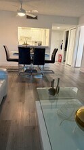 140 Lakeview Dr in Weston, FL - Building Photo - Building Photo