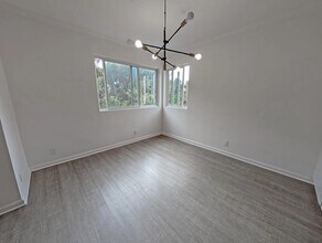 118 S Wetherly Dr, Unit 210 in Los Angeles, CA - Foto de edificio - Building Photo