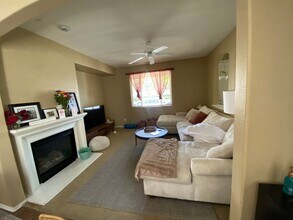 28785 S Lake Dr in Temecula, CA - Building Photo - Building Photo