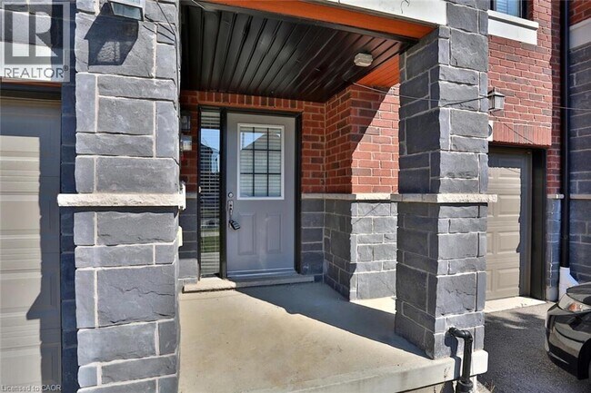 27 Ridgemount St in Kitchener, ON - Building Photo - Building Photo