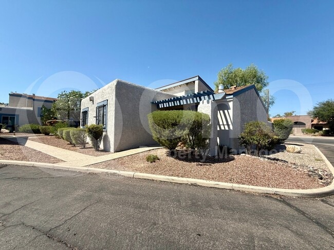 property at 3402 N Richland Dr