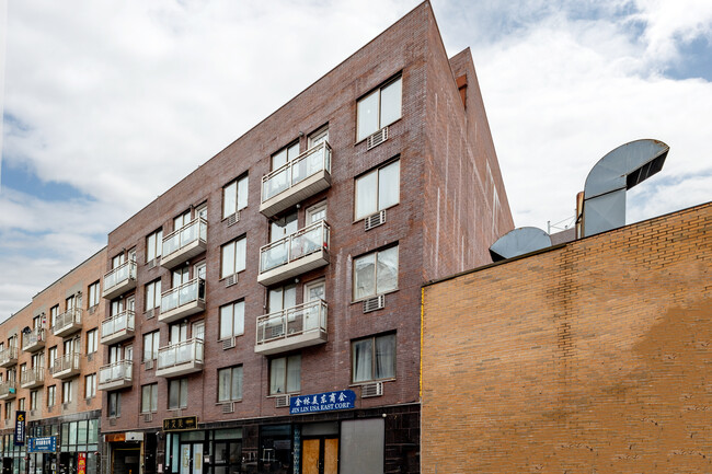 4109-4131 Haight St in Flushing, NY - Building Photo - Building Photo