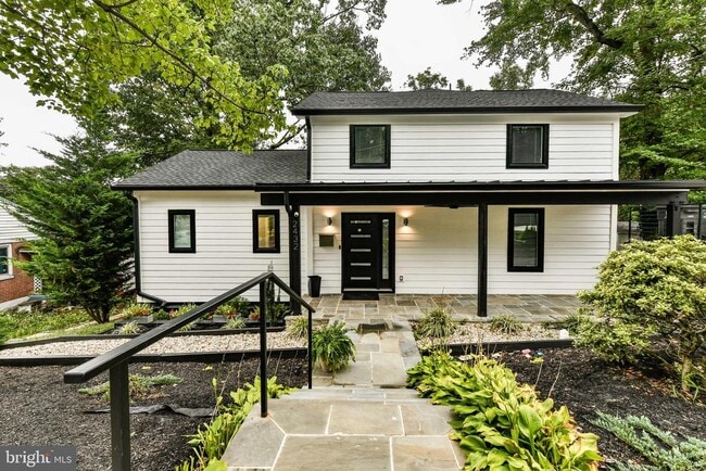 property at 2432 S Culpeper St