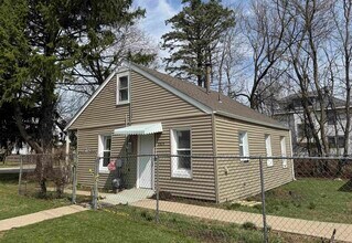 2824 School St in Rockford, IL - Building Photo - Building Photo
