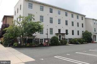 114 Front St in Quakertown, PA - Building Photo