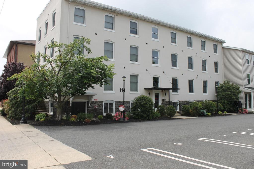 114 Front St in Quakertown, PA - Building Photo