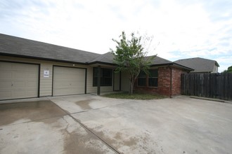 104 Stewart Bend Ct in Azle, TX - Building Photo - Building Photo