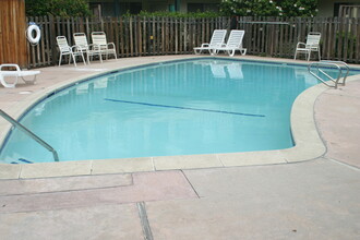 Palms Garden Apartments - the Tropical Gem... in Torrance, CA - Building Photo - Interior Photo