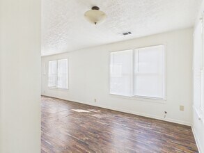 138 Watson St in Bryan, TX - Building Photo - Building Photo