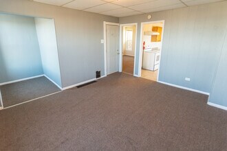 525 W 4th St, Unit 2 in Duluth, MN - Building Photo - Building Photo