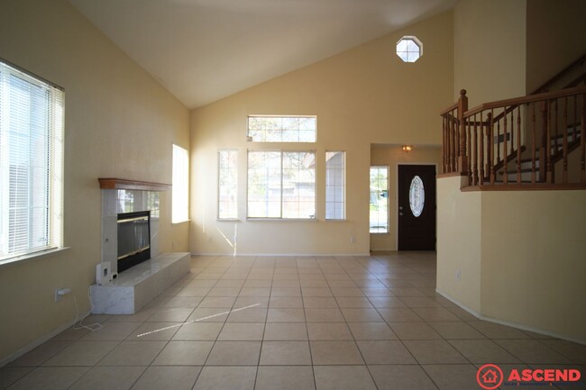 10801 Galway Bay Dr in Bakersfield, CA - Building Photo - Building Photo