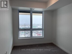 101 Golden Eagle Rd in Waterloo, ON - Building Photo - Building Photo