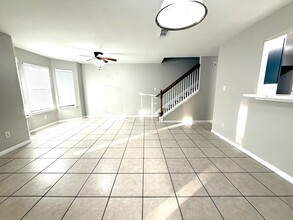 3032 La Estancia Ln in Houston, TX - Foto de edificio - Building Photo