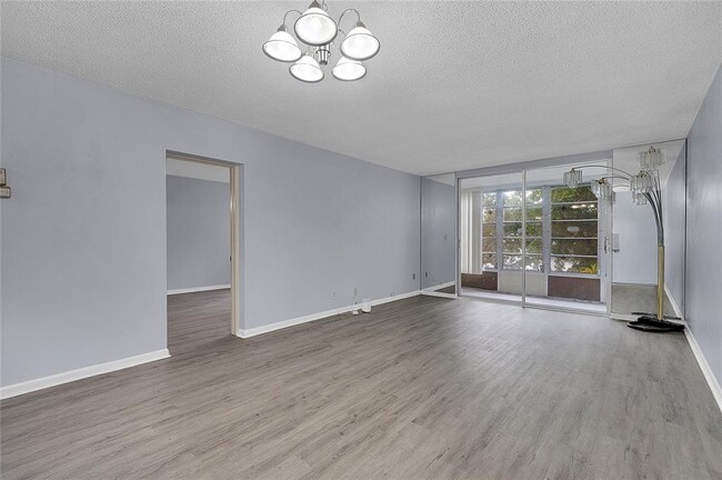 5320 NW 11th St, Unit 205 in Lauderhill, FL - Building Photo - Building Photo