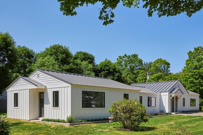 property at 7 4th Ave