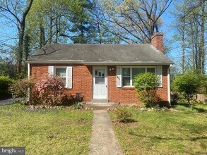 2200 Greenwich St in Falls Church, VA - Building Photo - Building Photo