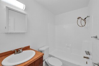 1451 NW 19th St in Fort Lauderdale, FL - Building Photo - Building Photo