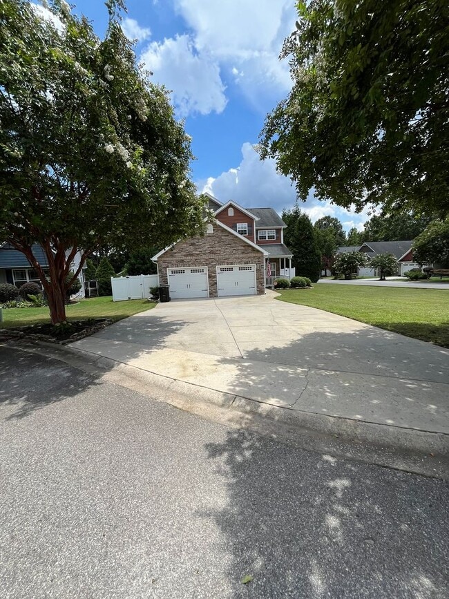 201 Lost Tree Ln in Simpsonville, SC - Building Photo - Building Photo