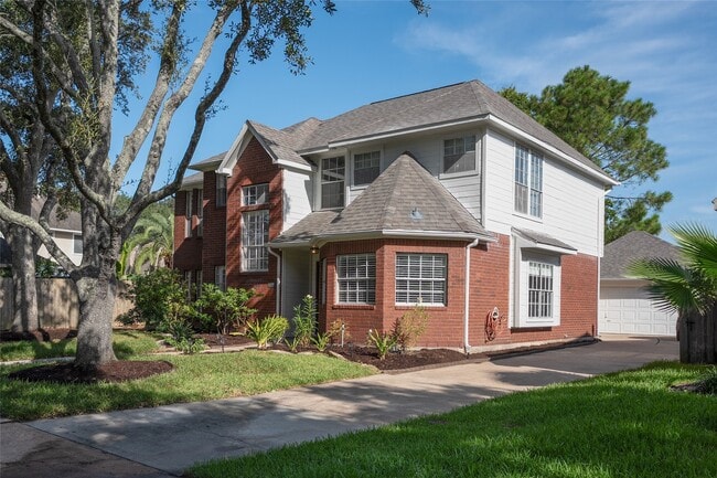 4700 Broadmoor Dr in League City, TX - Building Photo - Building Photo