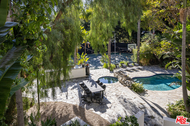 1930 Laurel Canyon Blvd in Los Angeles, CA - Building Photo - Building Photo