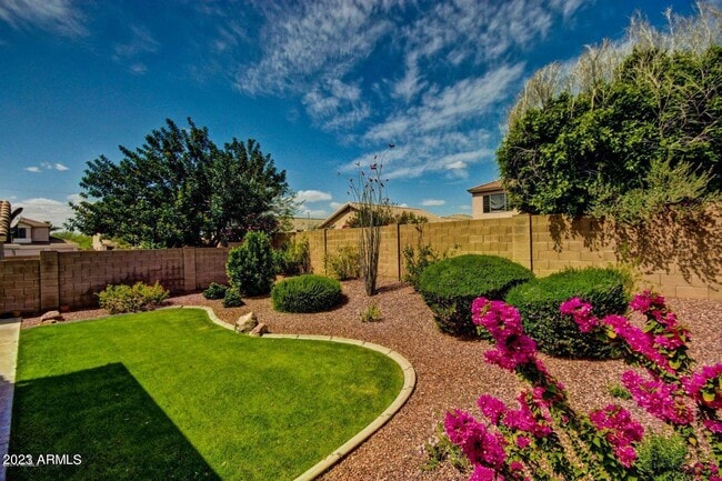 6612 W Whispering Wind Dr in Glendale, AZ - Building Photo - Building Photo