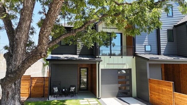 514 Powell Cir in Austin, TX - Foto de edificio - Building Photo