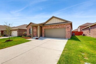 1529 Ancer Wy in Haslet, TX - Foto de edificio - Building Photo