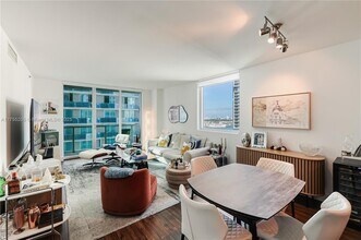 55 SE 6th St, Unit 3407 in Miami, FL - Building Photo - Building Photo