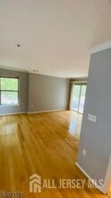 456 Great Beds Ct in Perth Amboy, NJ - Building Photo - Building Photo