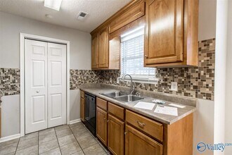 123 Ann Bradley Dr in Huntsville, AL - Foto de edificio - Building Photo