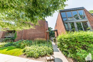 2036 N Larrabee St, Unit 8302 in Chicago, IL - Building Photo