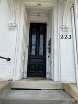 223 E Main St in Eaton, OH - Building Photo