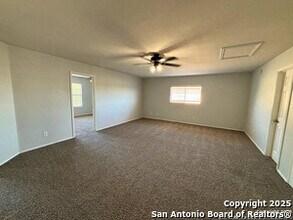 7902 Oakwood Pines in San Antonio, TX - Building Photo - Building Photo