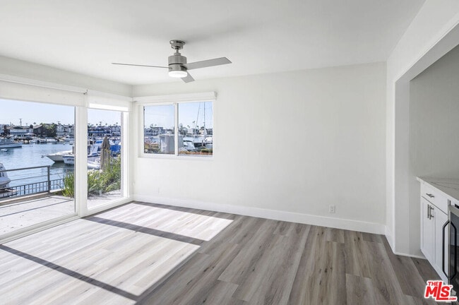 919 Bayside Dr in Newport Beach, CA - Building Photo - Building Photo